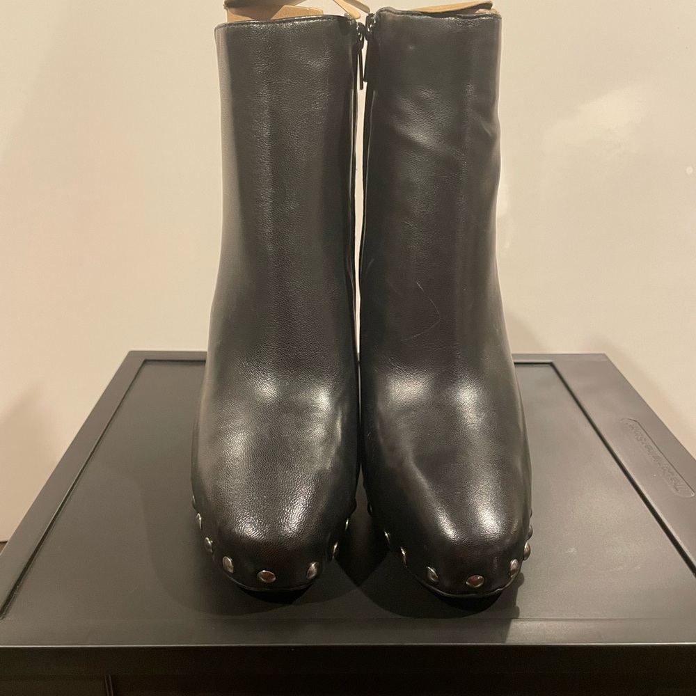 Vince Camuto Black Leather Ankle Boots. Size 8.5